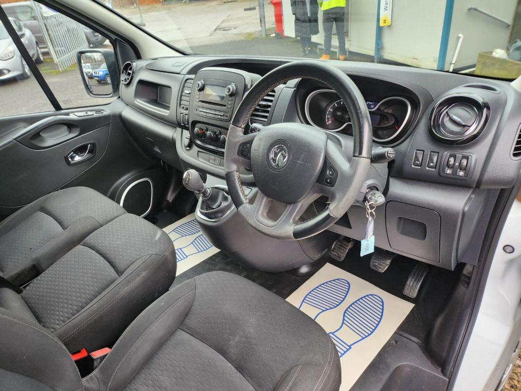 VAUXHALL VIVARO
