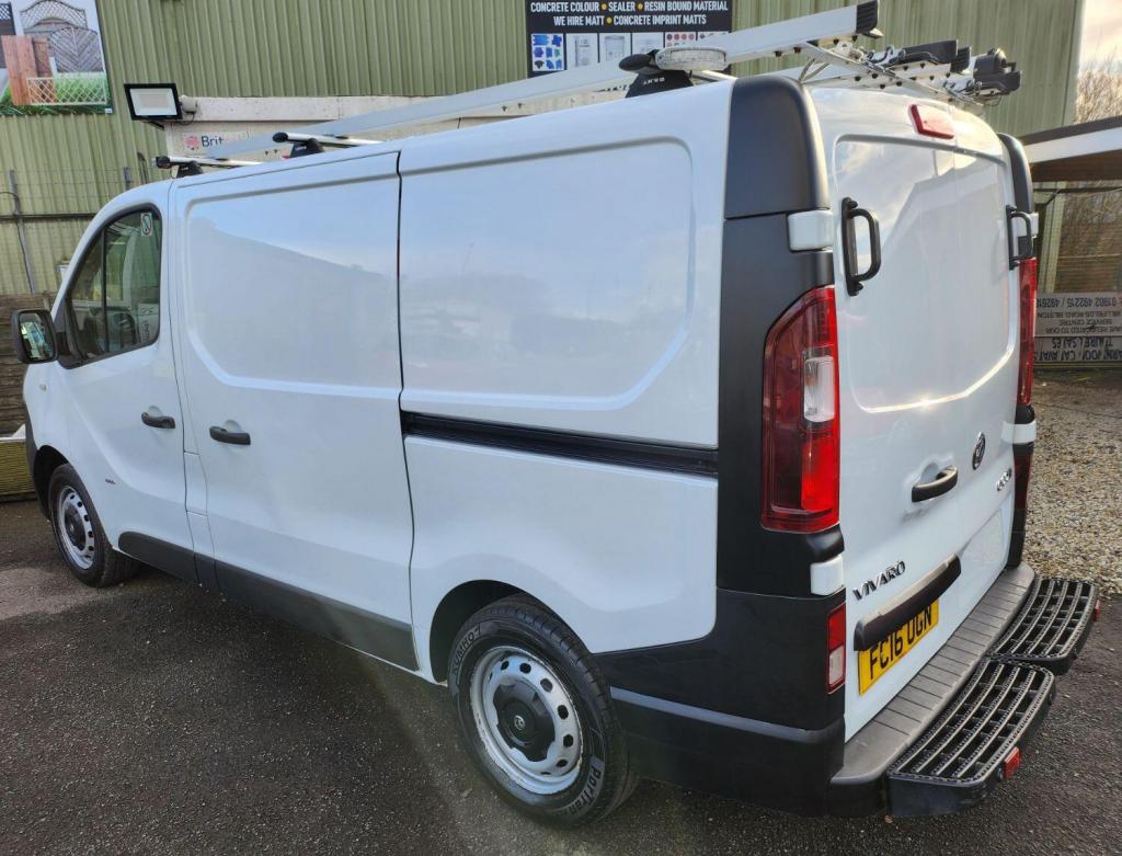 VAUXHALL VIVARO