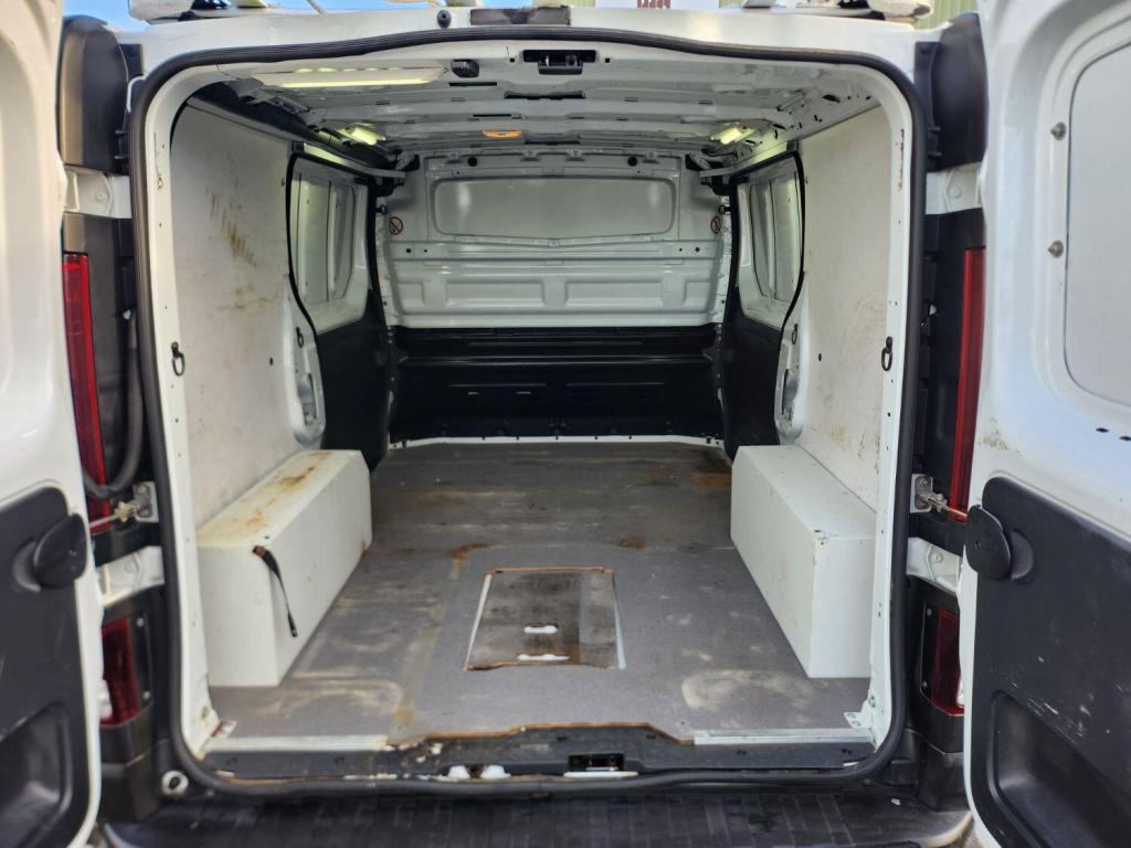 VAUXHALL VIVARO