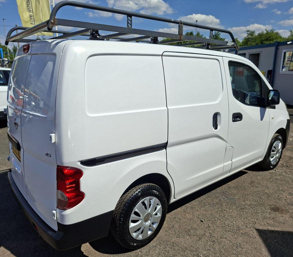 NISSAN NV200