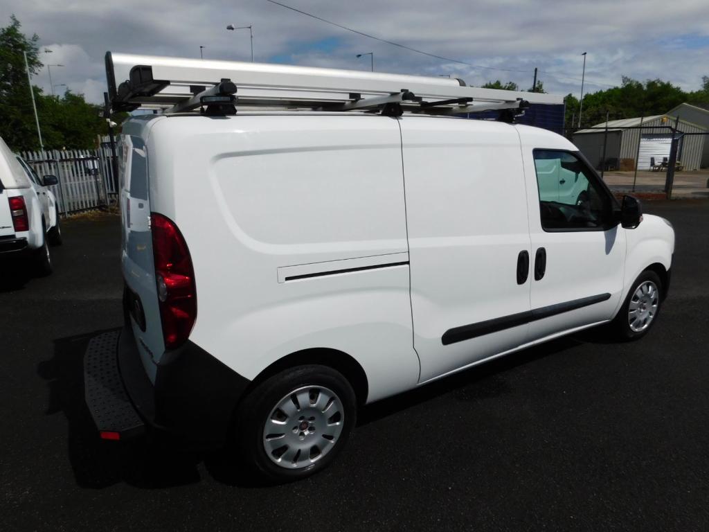 View FIAT DOBLO CARGO 16V MULTIJET MAXI