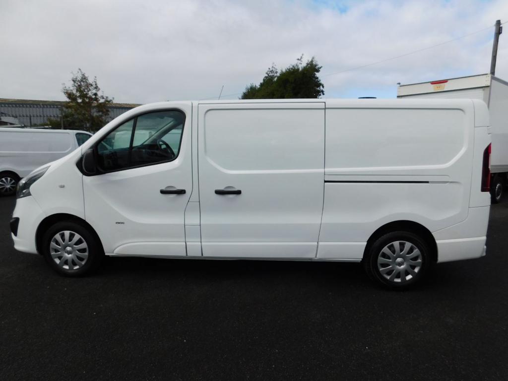 VAUXHALL VIVARO