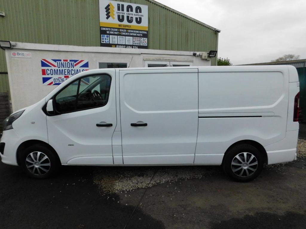 VAUXHALL VIVARO