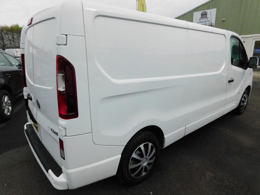 VAUXHALL VIVARO