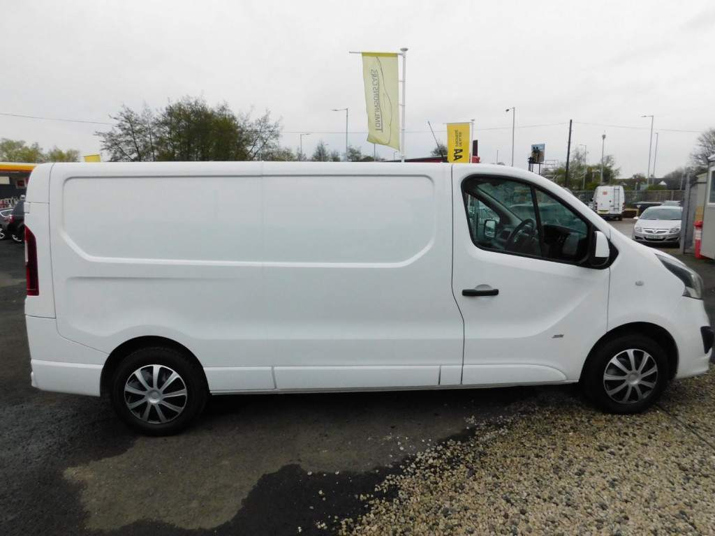 VAUXHALL VIVARO
