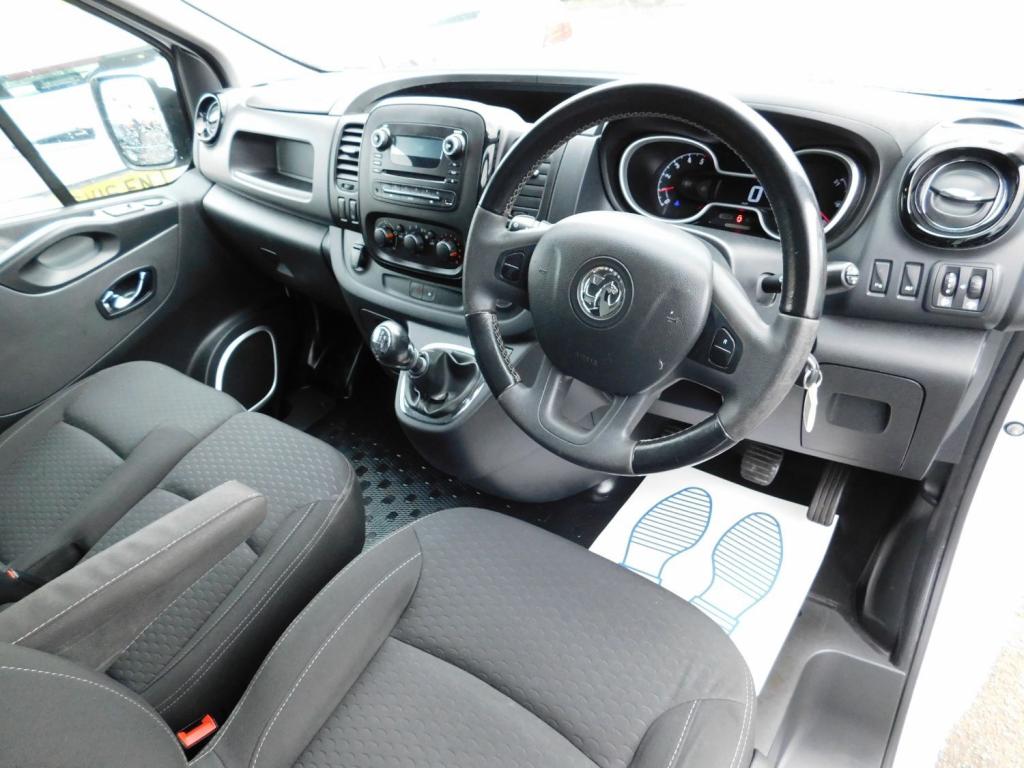 VAUXHALL VIVARO