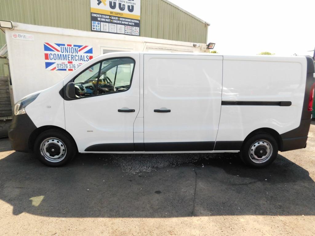 VAUXHALL VIVARO