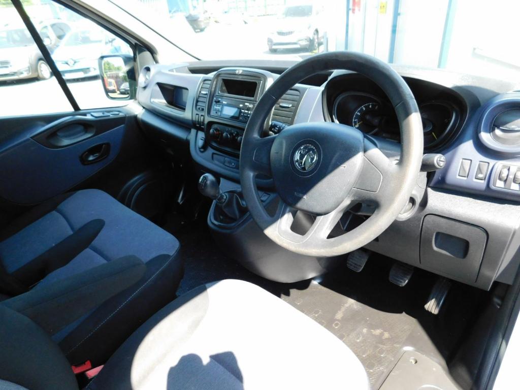 VAUXHALL VIVARO