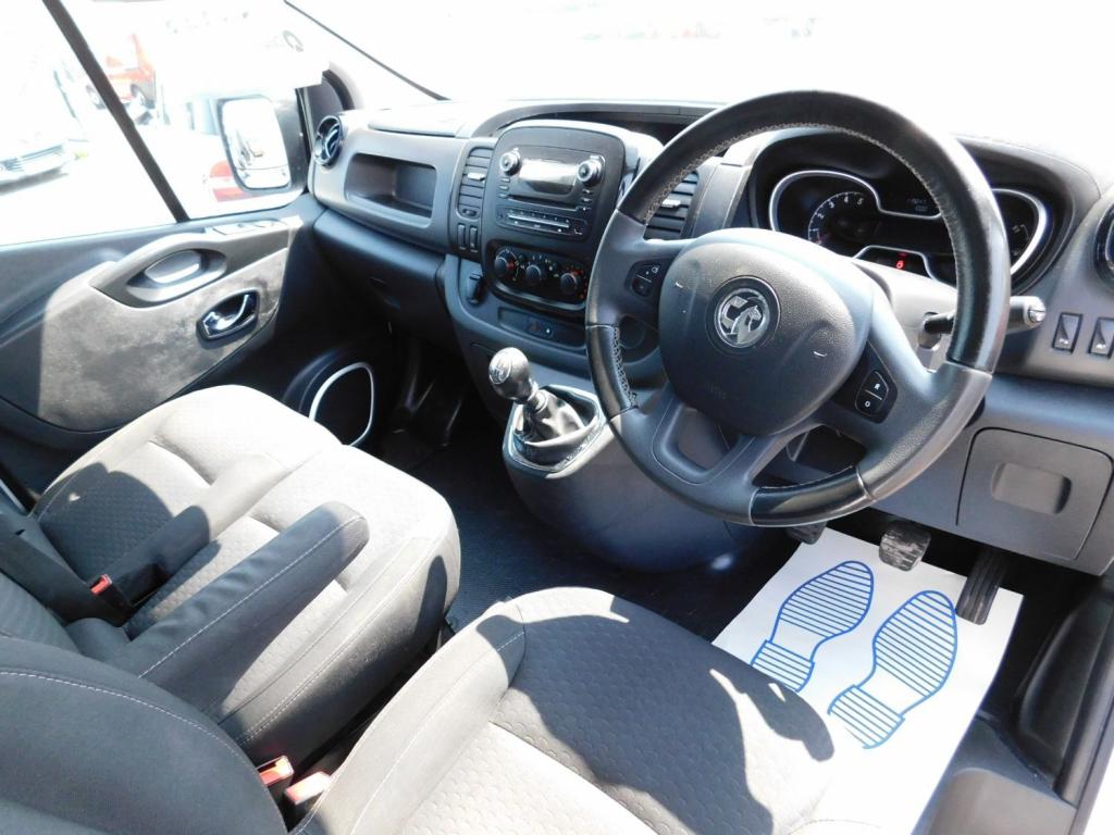 VAUXHALL VIVARO