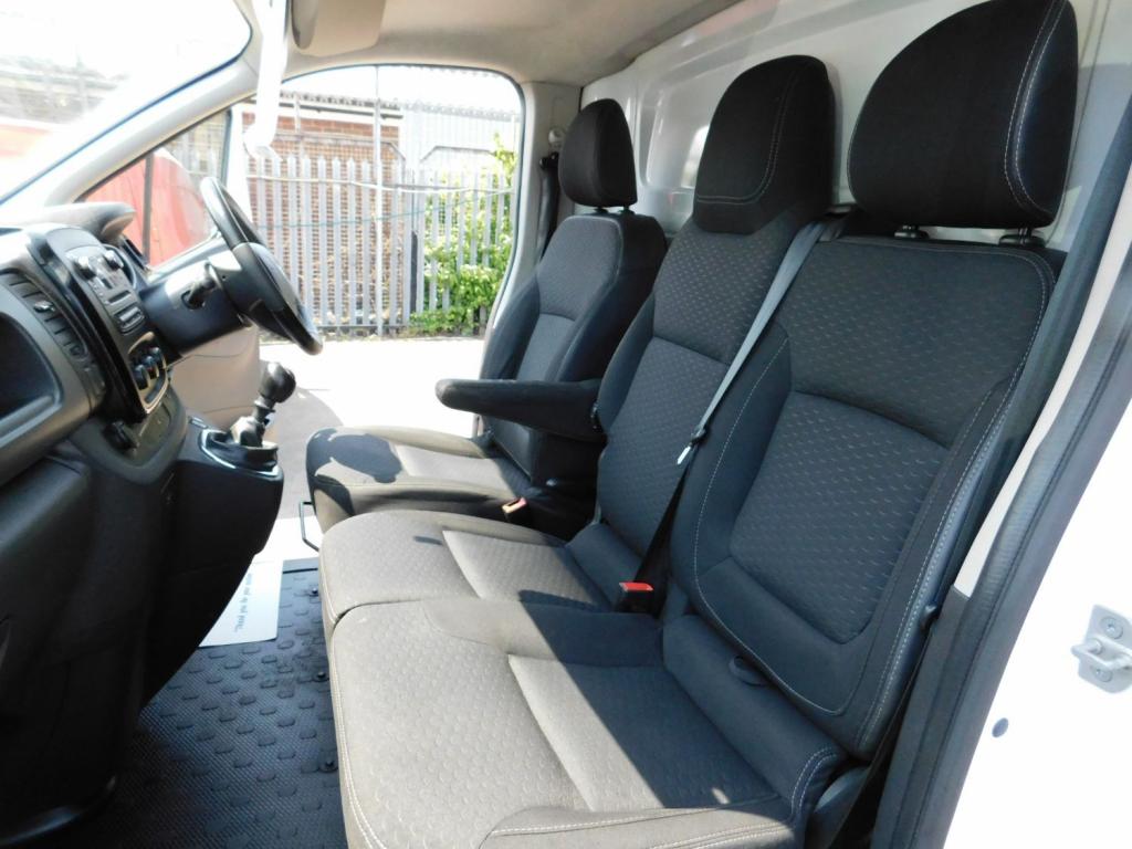 VAUXHALL VIVARO