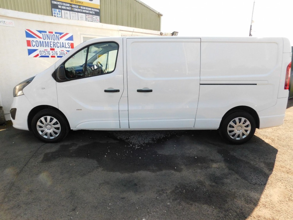 VAUXHALL VIVARO