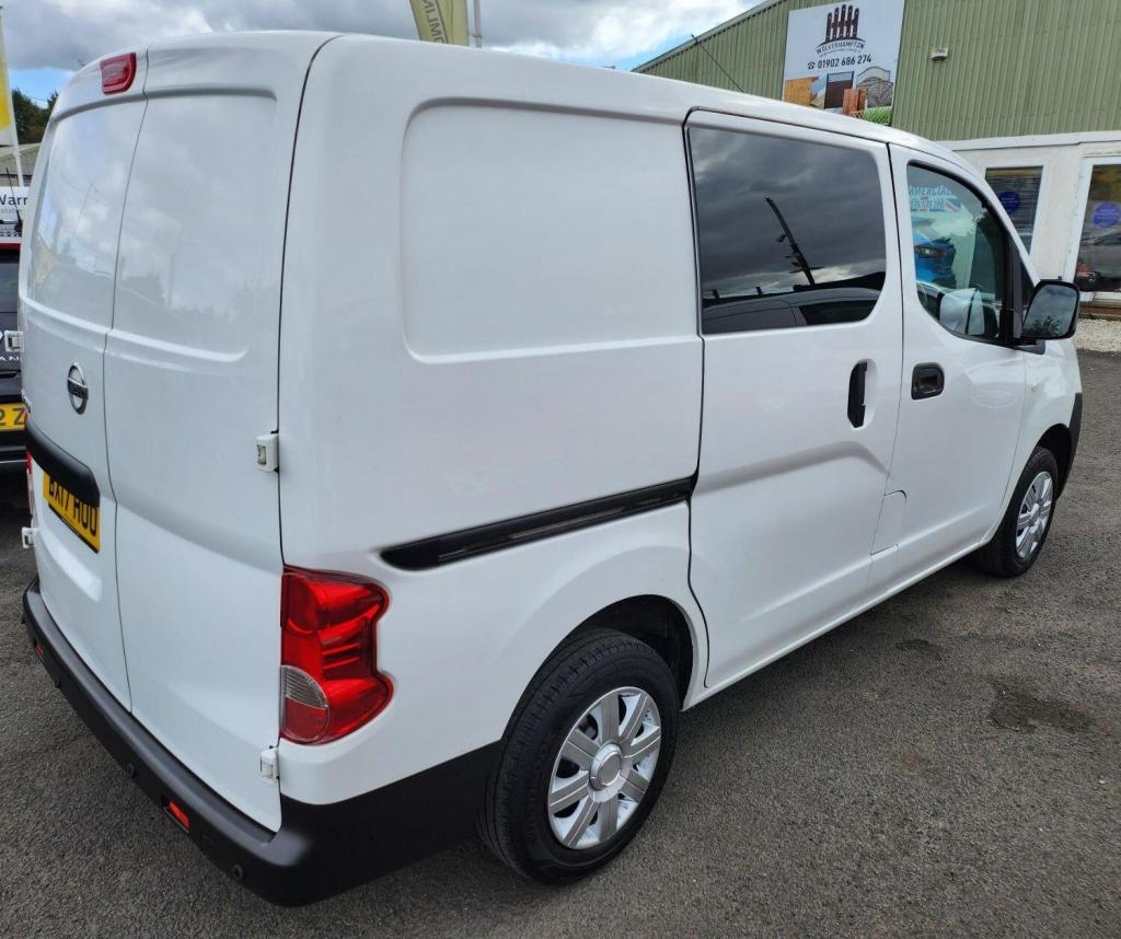 NISSAN NV200