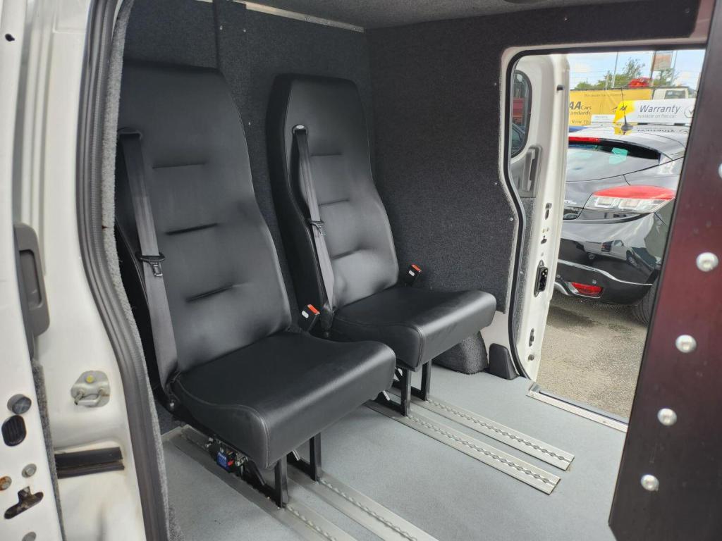 NISSAN NV200