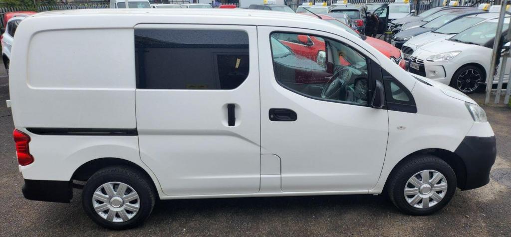 NISSAN NV200