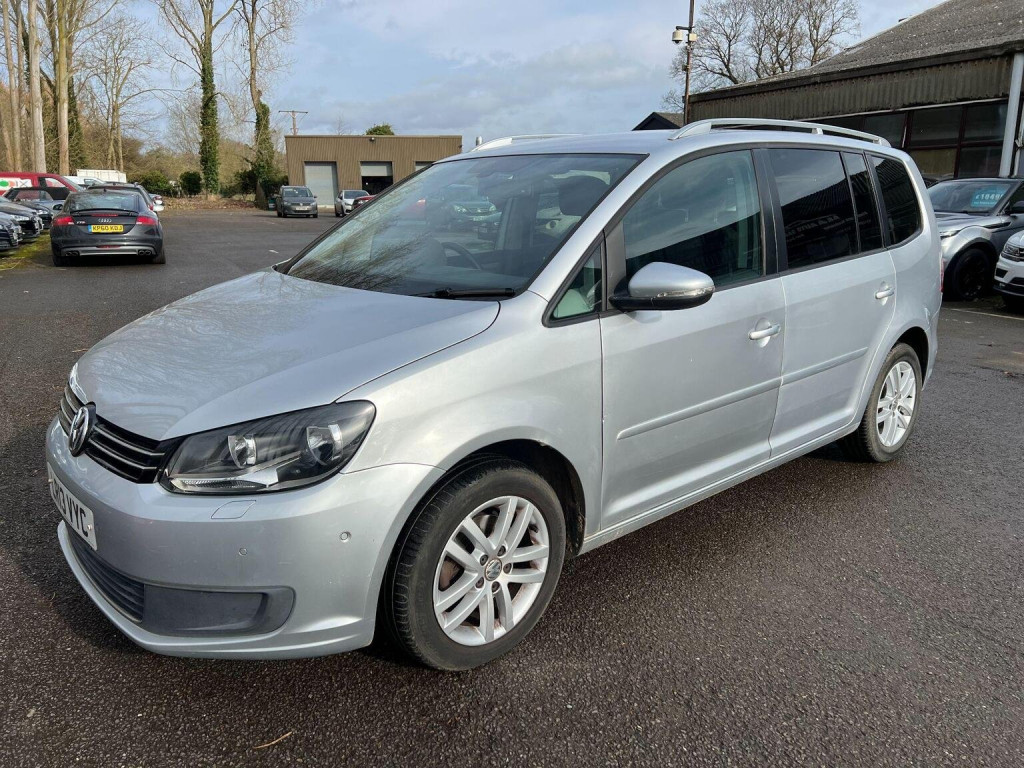 VOLKSWAGEN TOURAN
