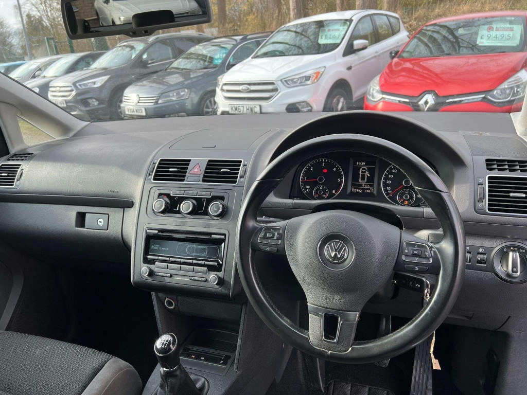 VOLKSWAGEN TOURAN