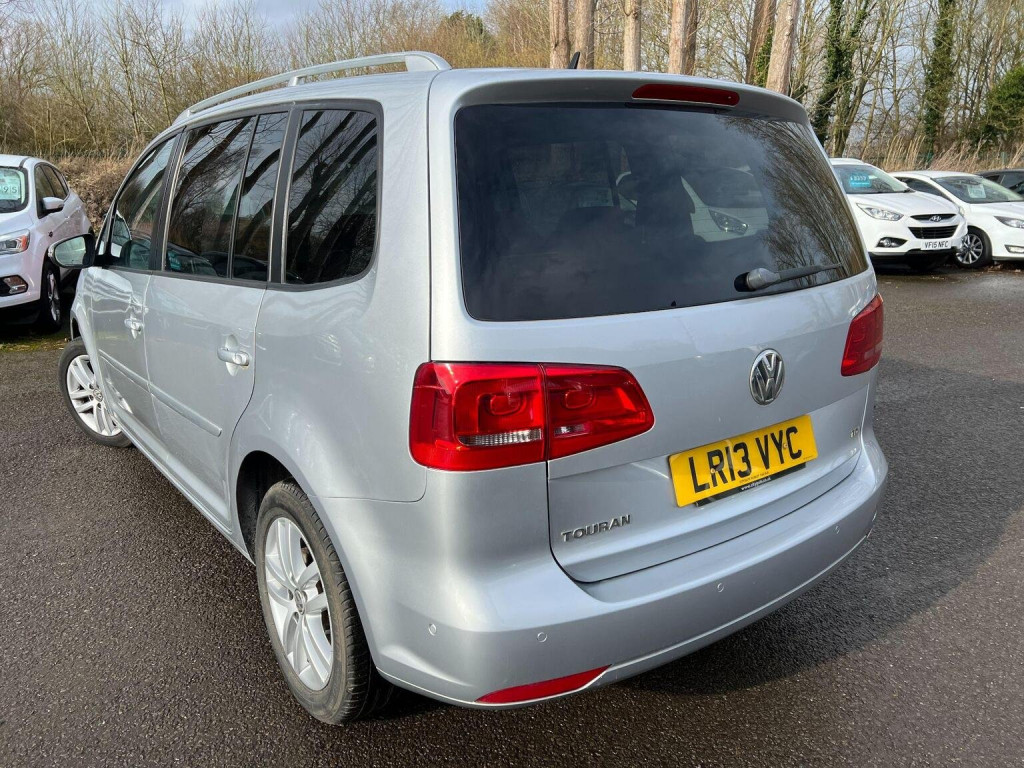 VOLKSWAGEN TOURAN