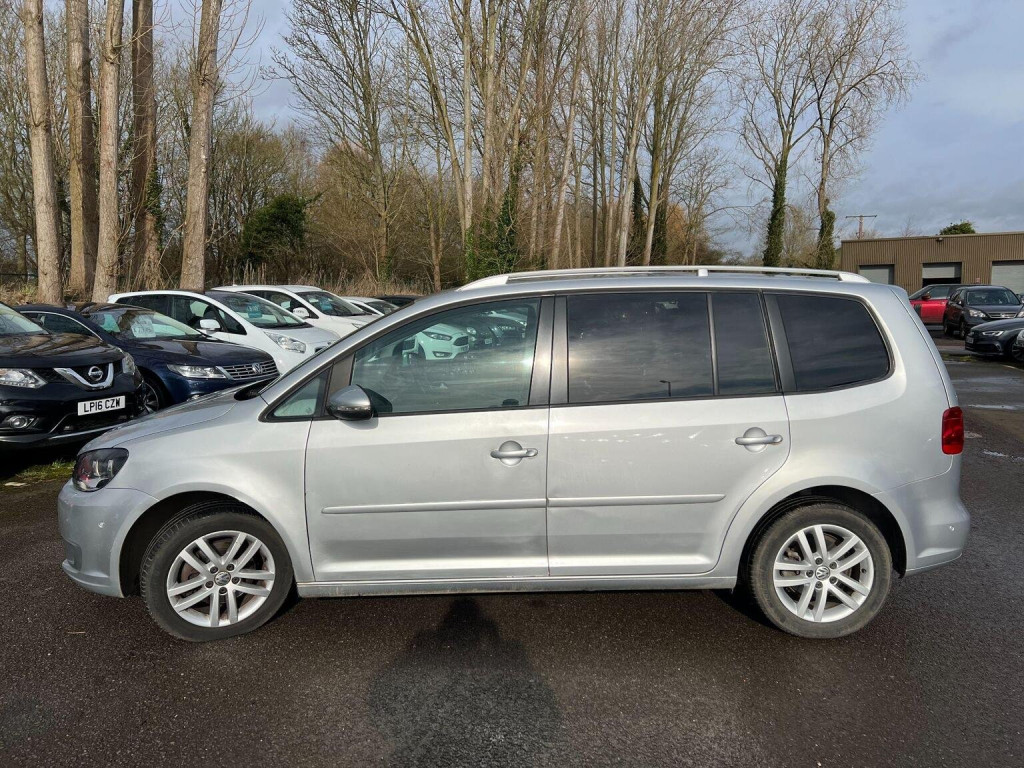 VOLKSWAGEN TOURAN