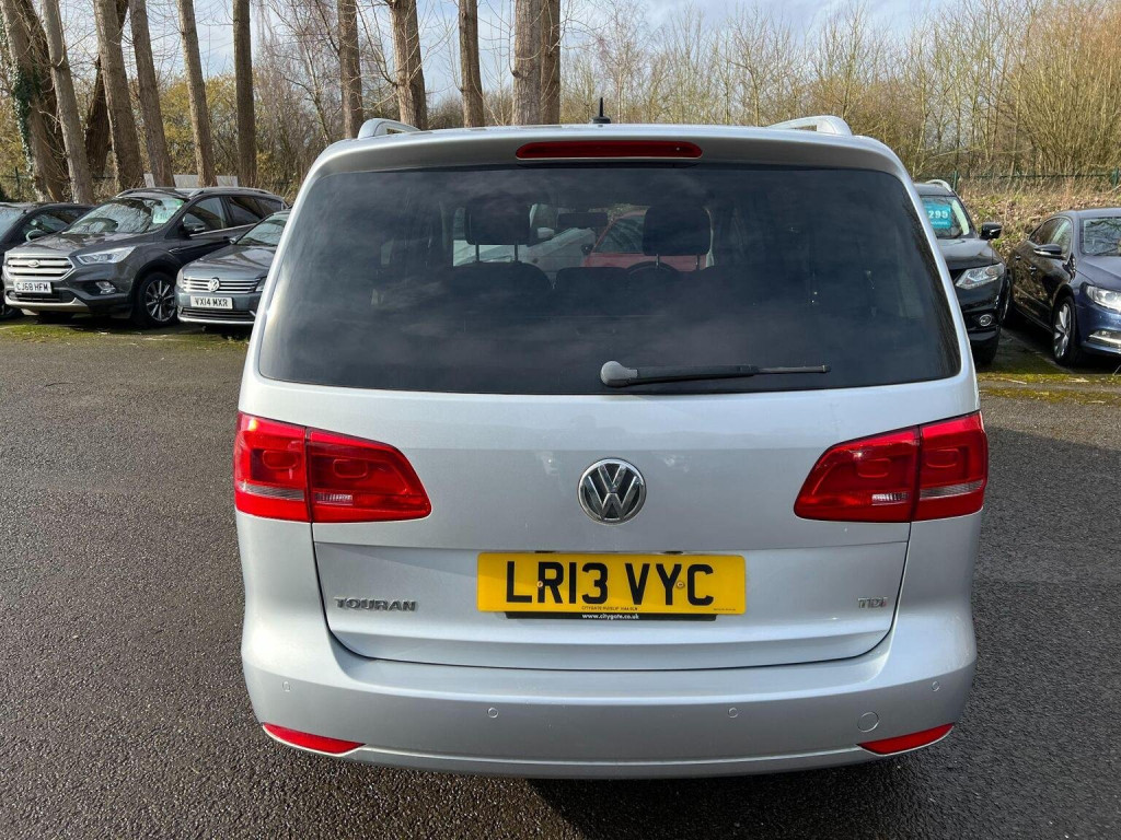 VOLKSWAGEN TOURAN