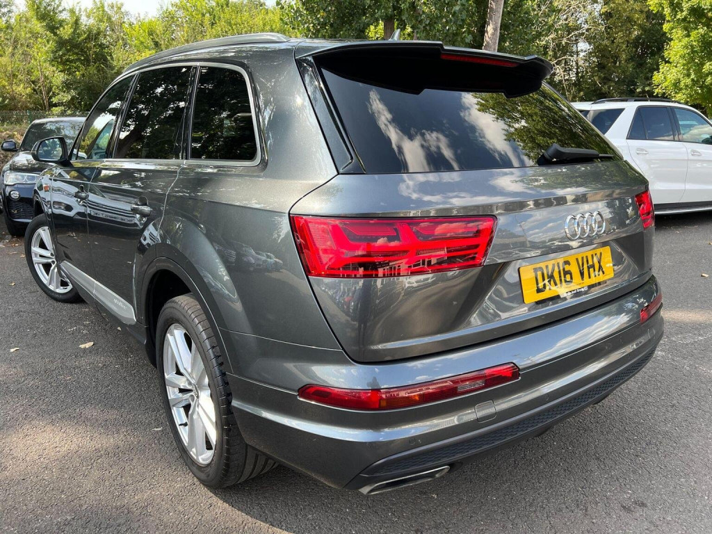AUDI Q7