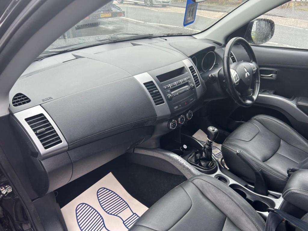 MITSUBISHI OUTLANDER