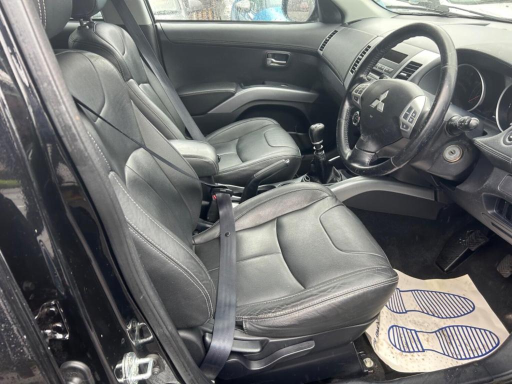 MITSUBISHI OUTLANDER