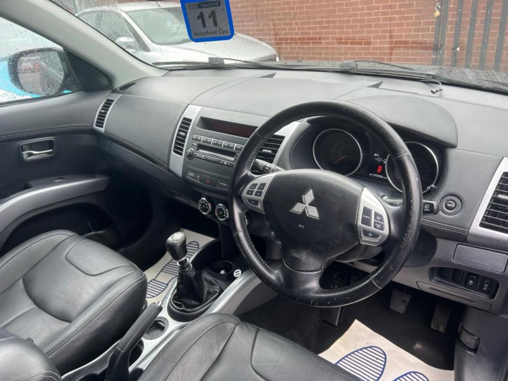 MITSUBISHI OUTLANDER