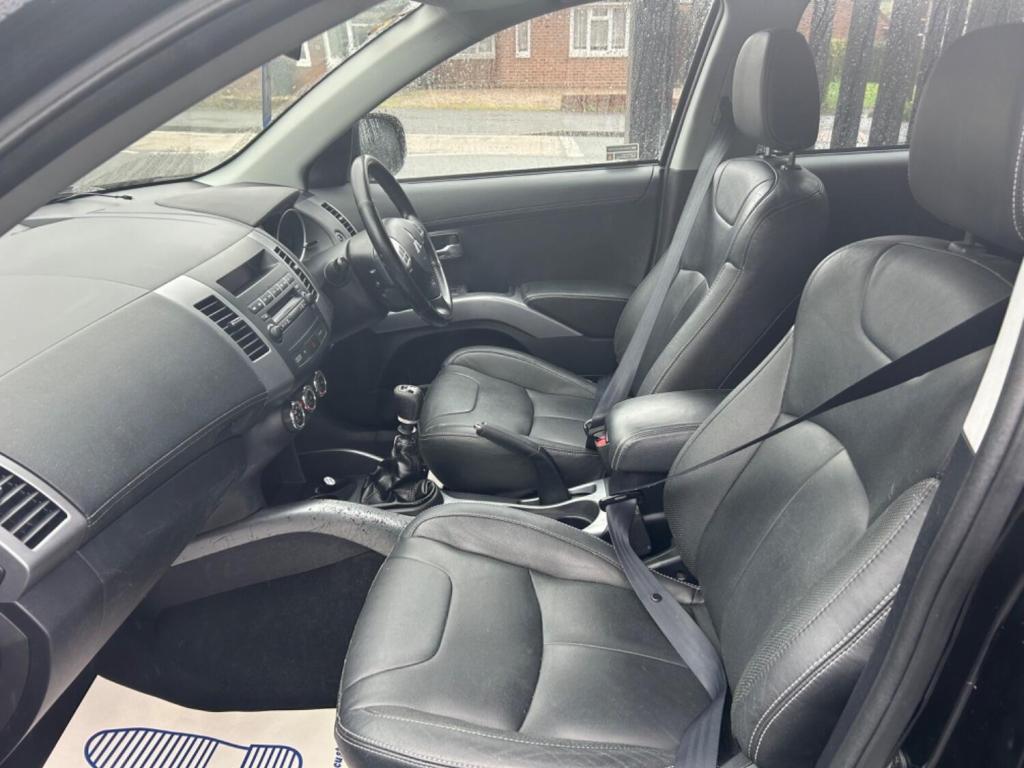 MITSUBISHI OUTLANDER