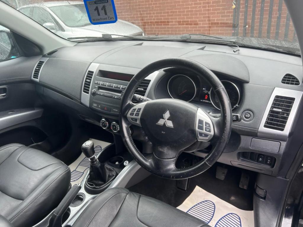 MITSUBISHI OUTLANDER