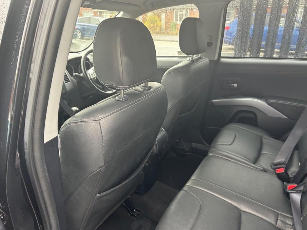 MITSUBISHI OUTLANDER