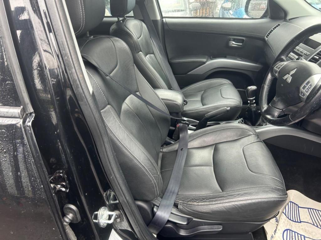 MITSUBISHI OUTLANDER