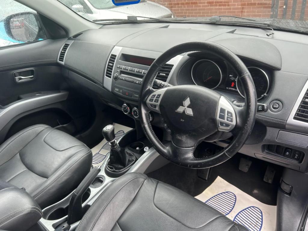 MITSUBISHI OUTLANDER