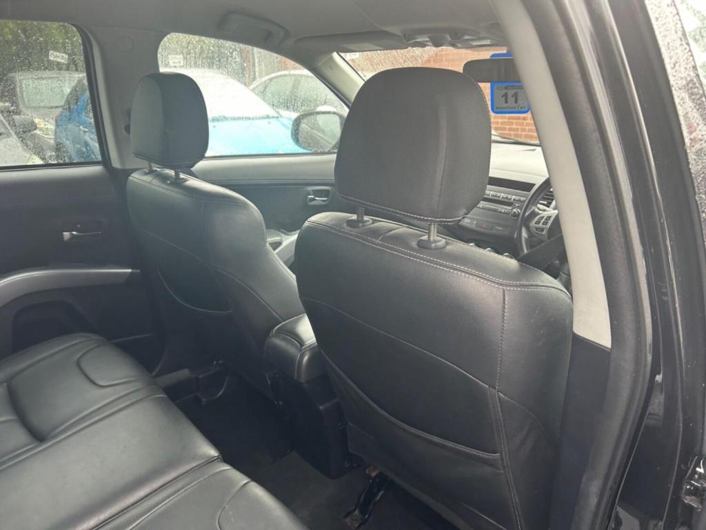 MITSUBISHI OUTLANDER