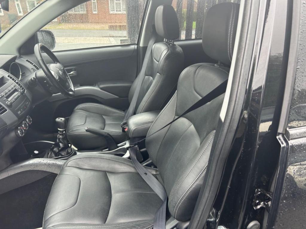 MITSUBISHI OUTLANDER