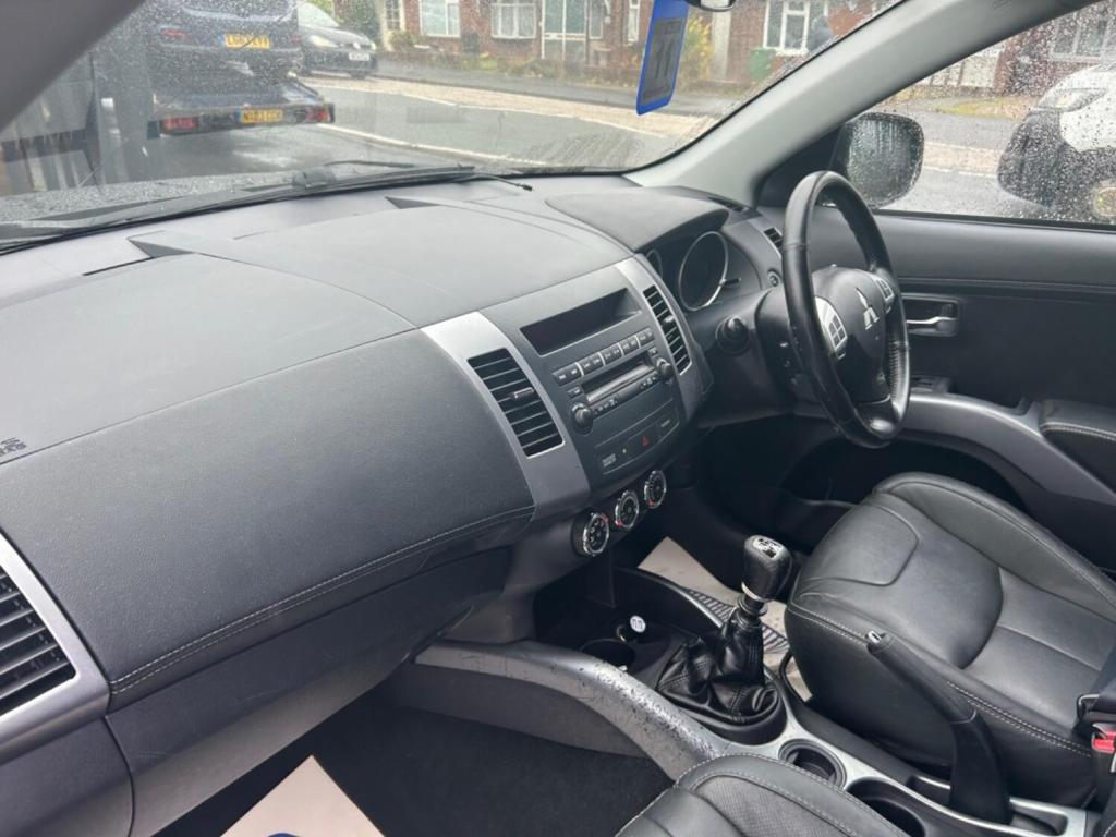 MITSUBISHI OUTLANDER