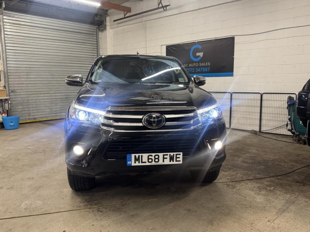 View TOYOTA HILUX 2.4 D-4D Invincible