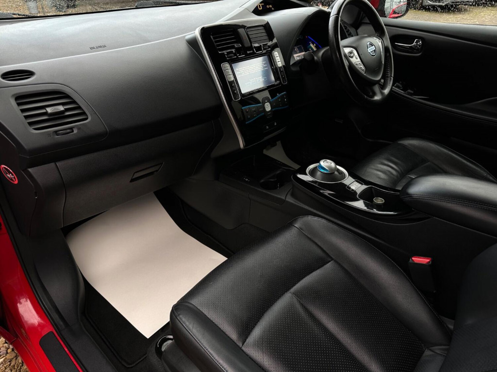 NISSAN LEAF
