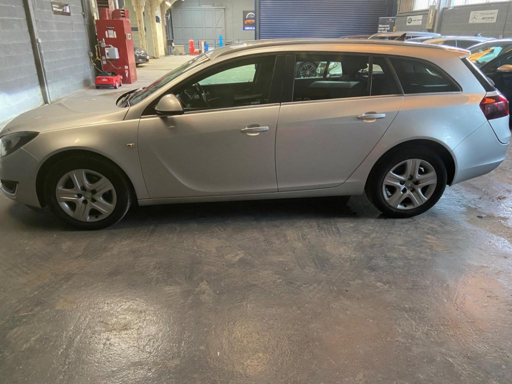 View VAUXHALL INSIGNIA 1.6 CDTi Design Nav Sports Tourer Auto Euro 6 5dr