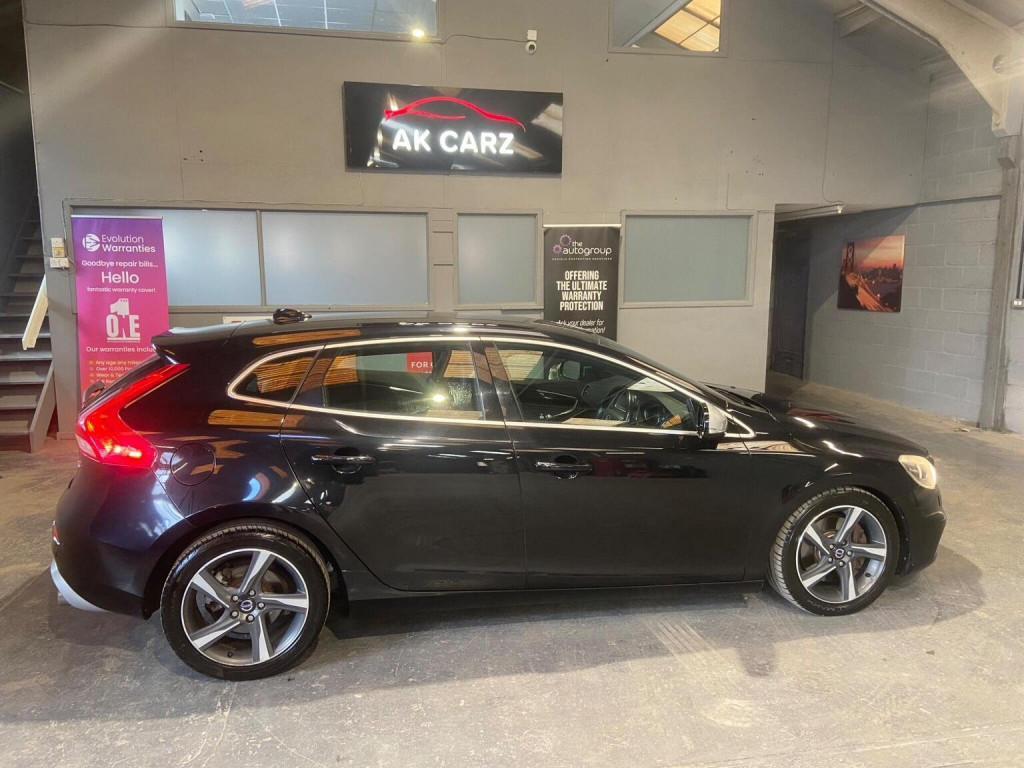 View VOLVO V40 2.0 D3 R-Design Nav Euro 5 (s/s) 5dr