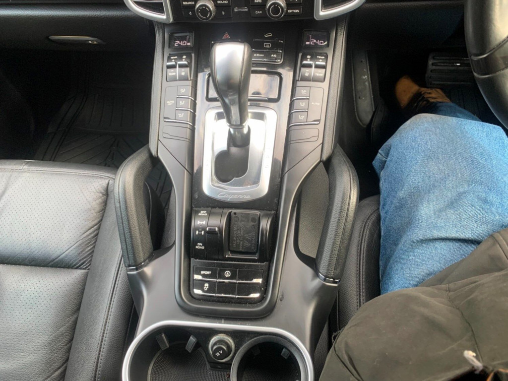 PORSCHE CAYENNE