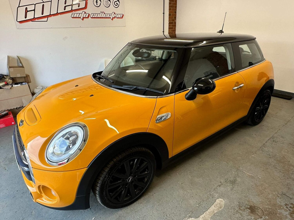 MINI HATCH