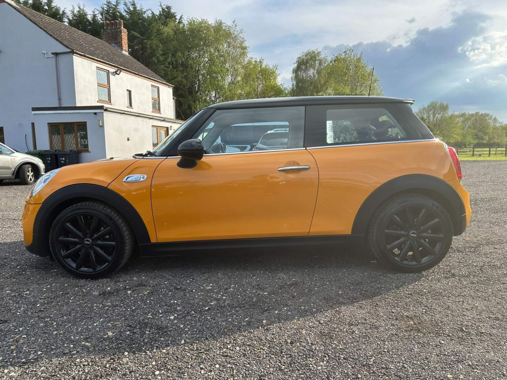 MINI HATCH