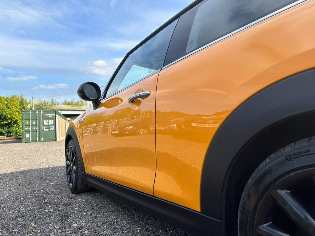 MINI HATCH