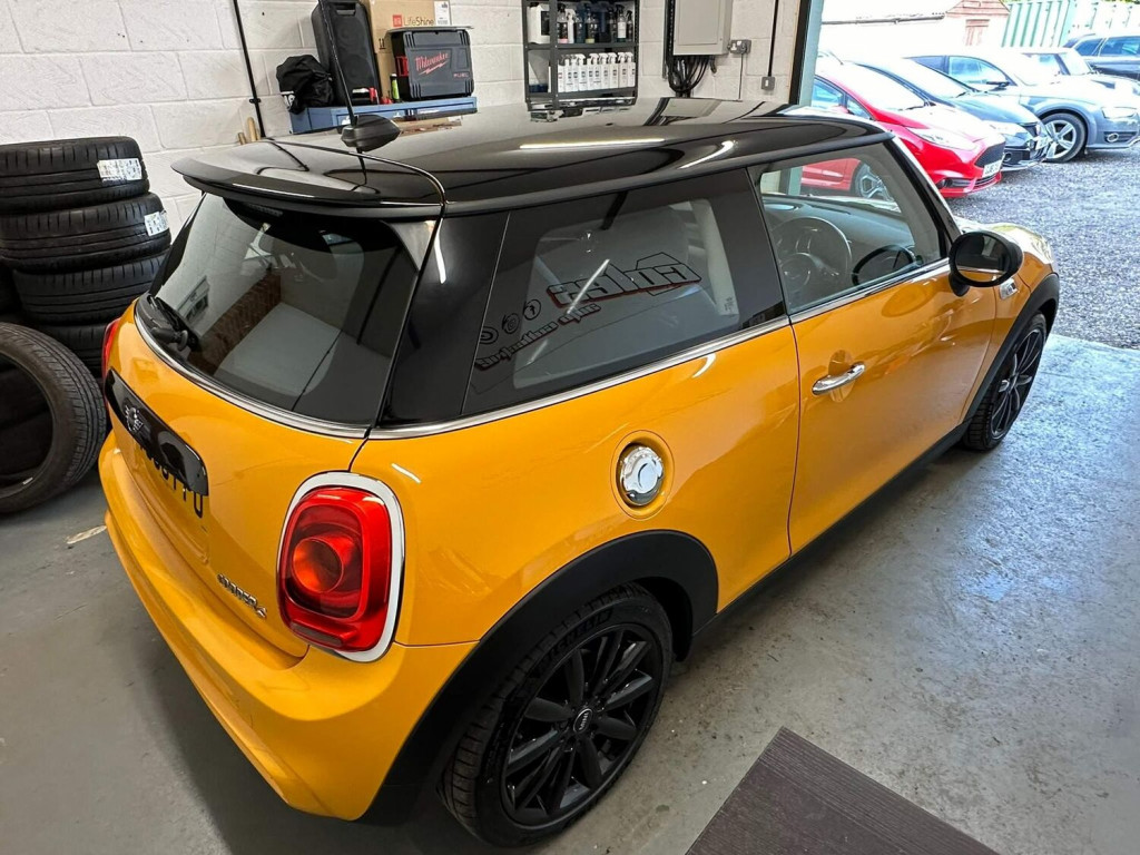 MINI HATCH
