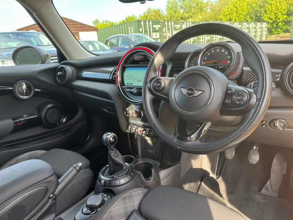 MINI HATCH