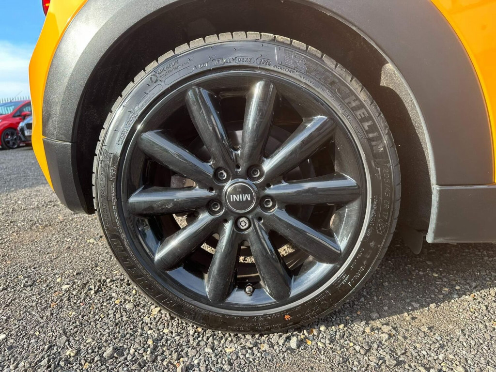 MINI HATCH