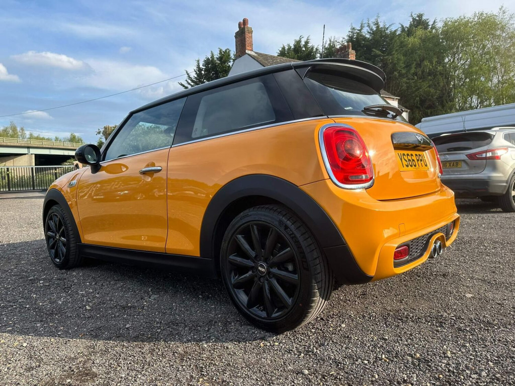 MINI HATCH