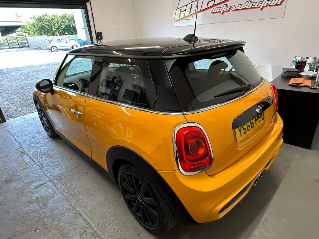 MINI HATCH