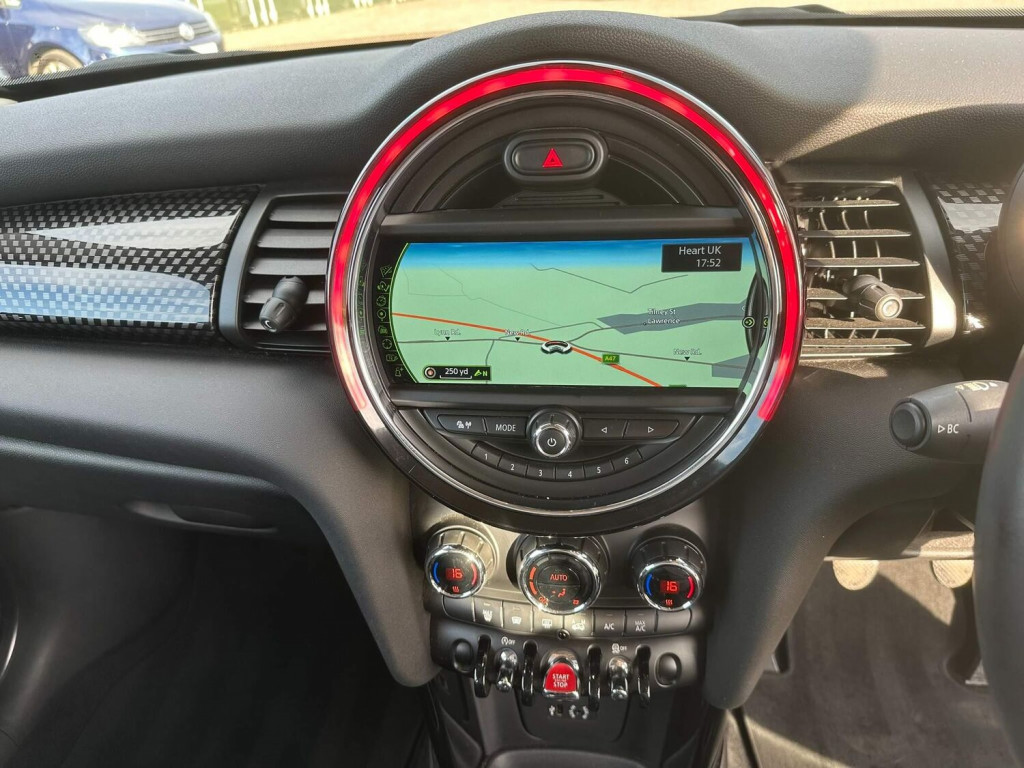 MINI HATCH