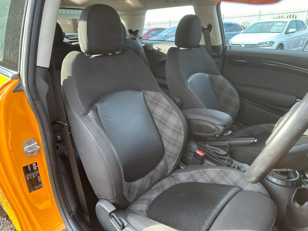 MINI HATCH